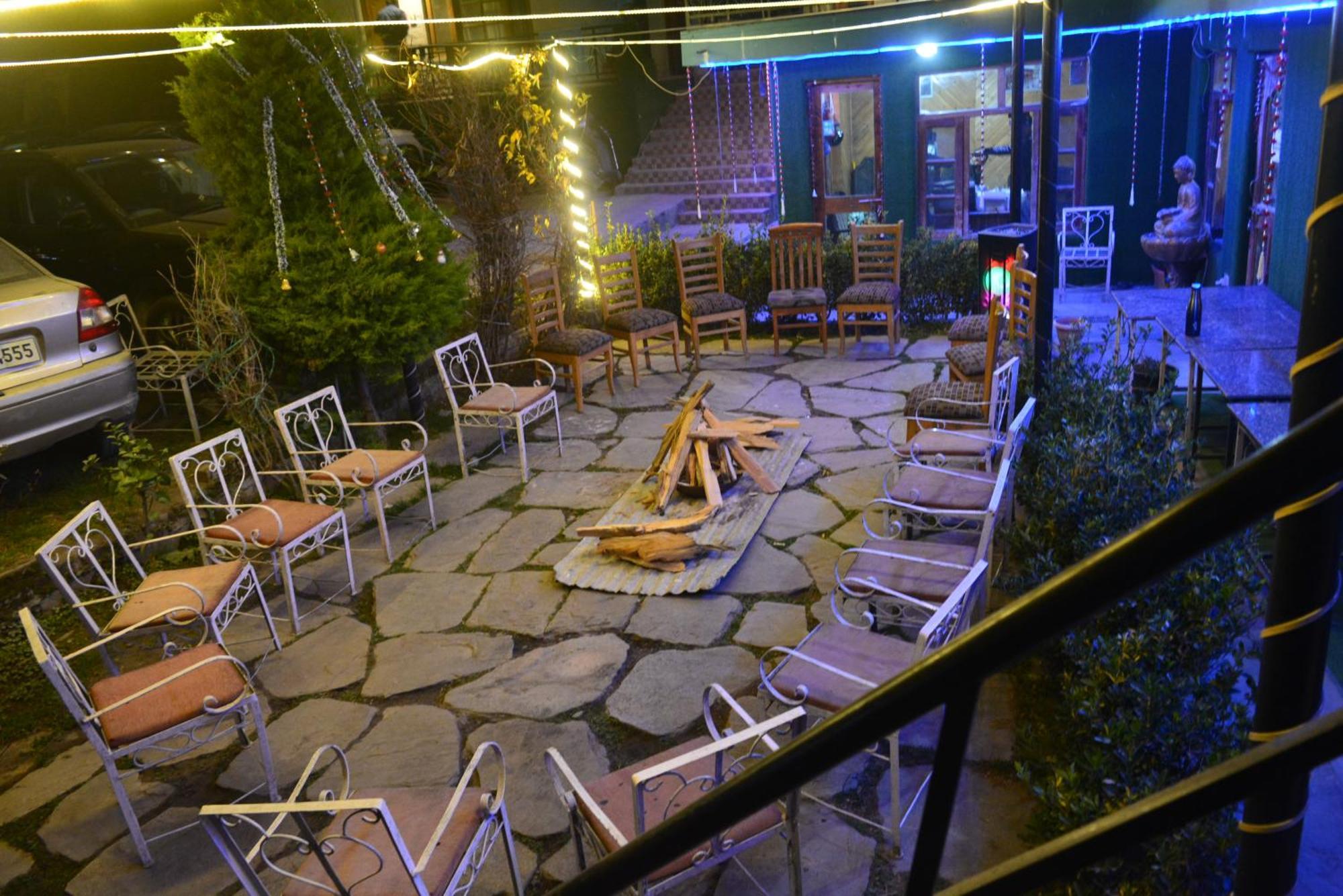 The Neelgiris Hotel Manali  Luaran gambar