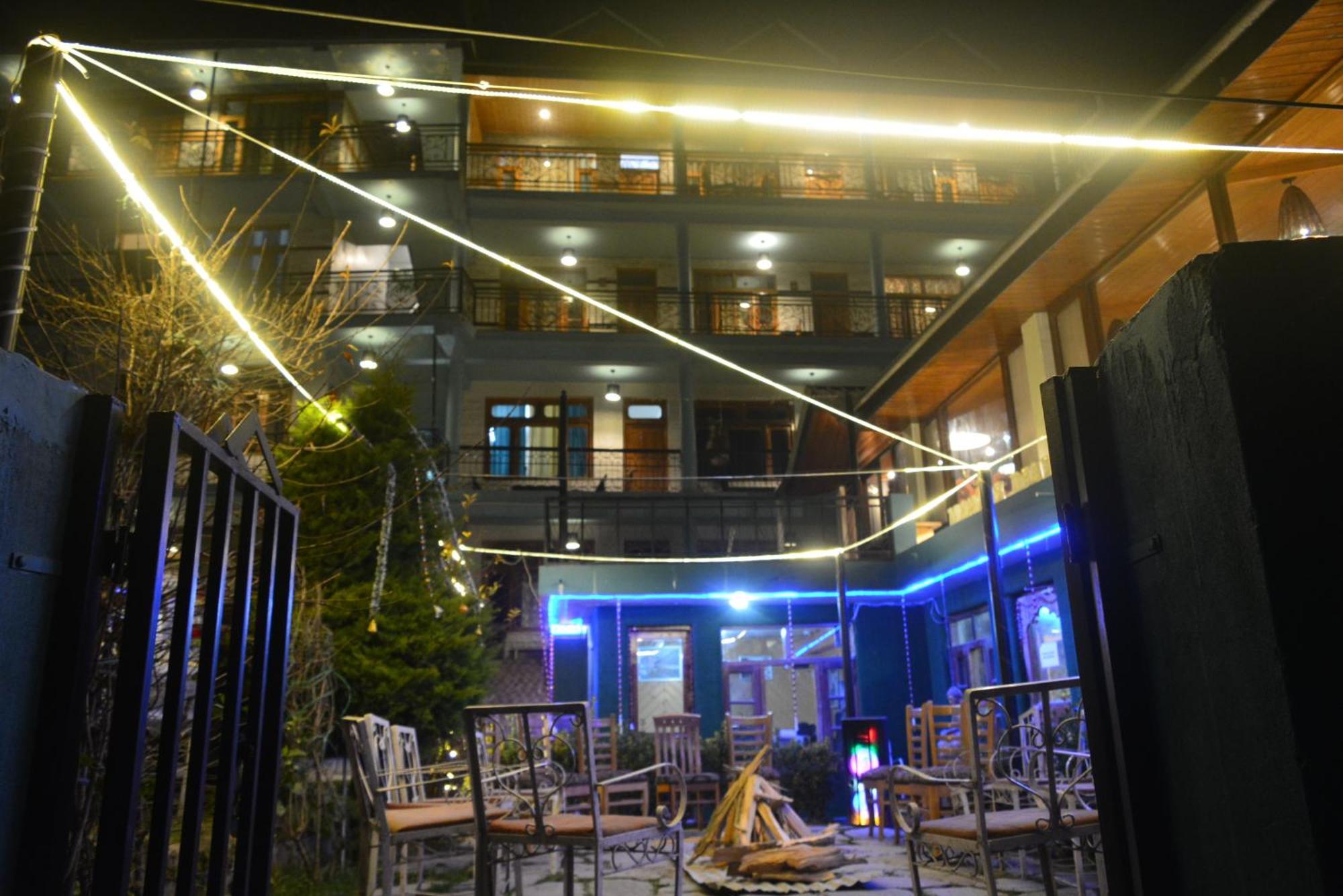 The Neelgiris Hotel Manali  Luaran gambar