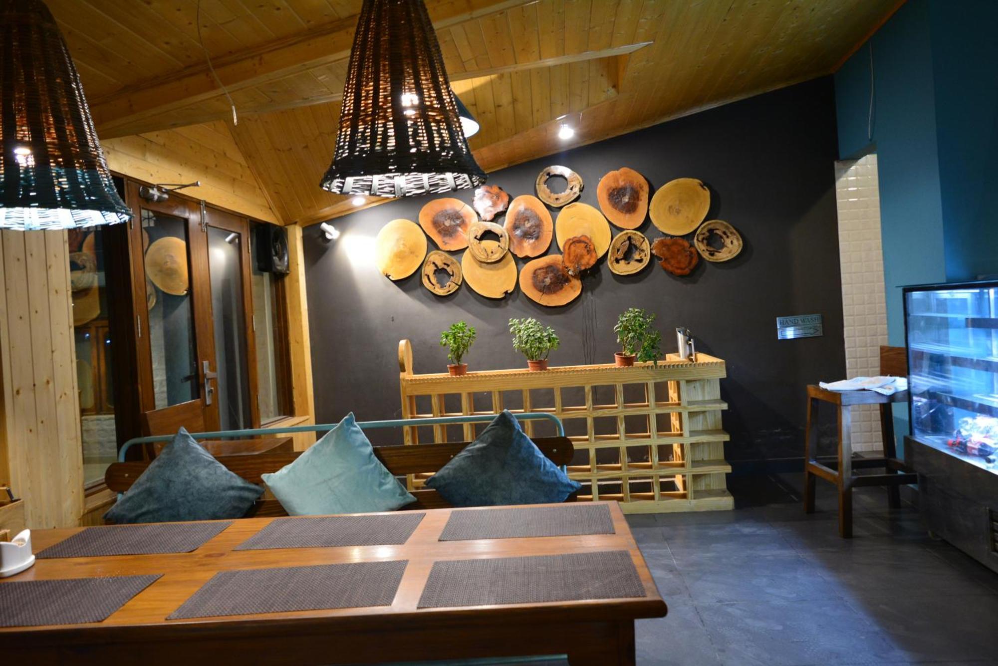 The Neelgiris Hotel Manali  Luaran gambar